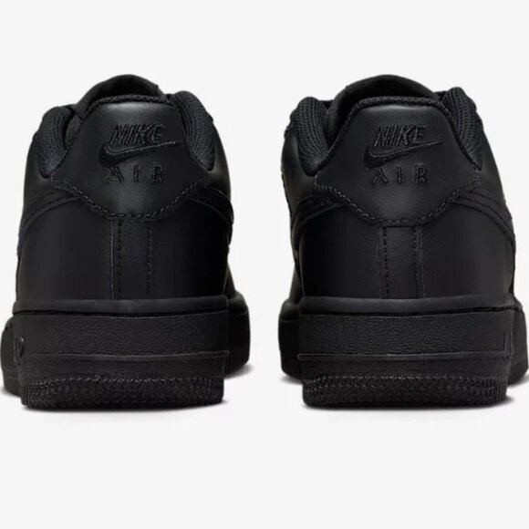 *NEW* WOMEN Nike Air Force 1 '07 Low Triple Black, Size W 6 - Picture 2 of 4